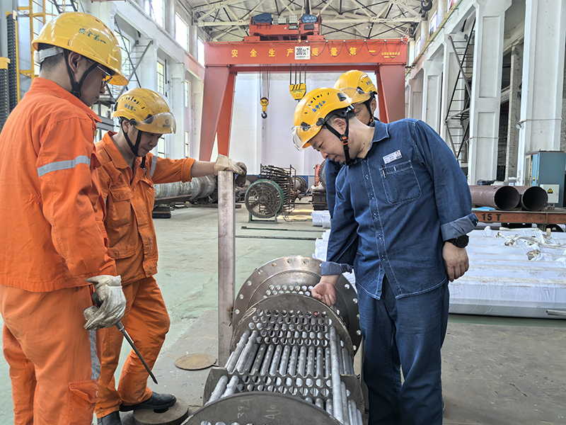 弘旭公司總經(jīng)理劉小東帶隊督導設備制造安全生產(chǎn)專項檢查(圖2)