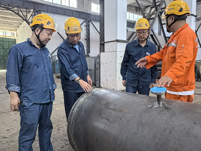 弘旭公司總經(jīng)理劉小東帶隊督導設備制造安全生產(chǎn)專項檢查(圖4)