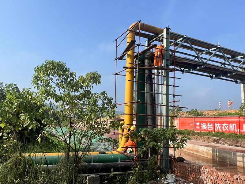 烈日“烤”驗(yàn)下的堅守(圖1)