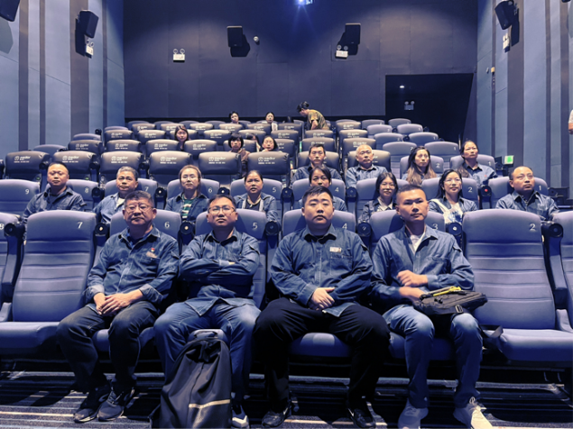 觀看《東極島》厚植愛(ài)國(guó)情懷(圖3)