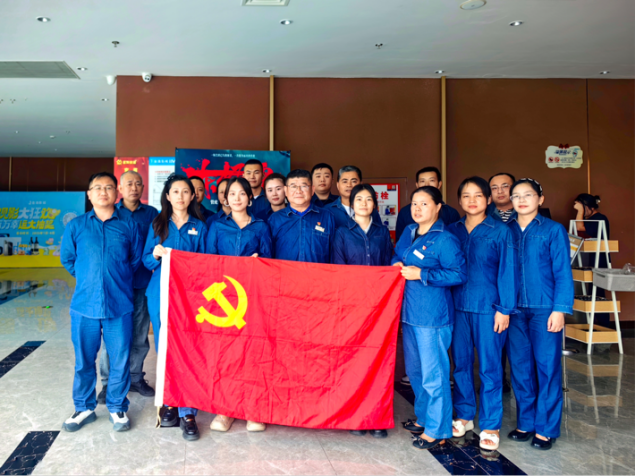 觀看《東極島》厚植愛(ài)國(guó)情懷(圖2)