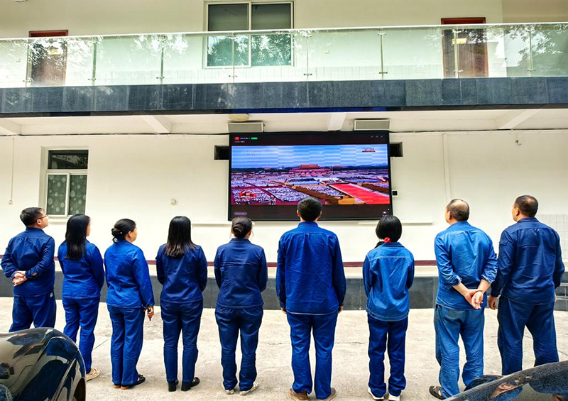  弘旭公司組織觀看九三閱兵式，激發(fā)愛(ài)國(guó)熱情(圖2)