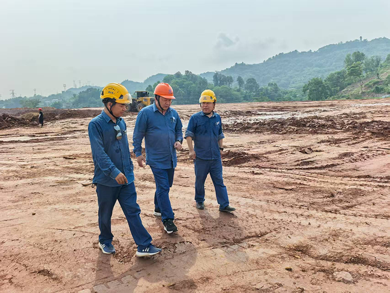 陳懋金到弘旭公司舊箱涵項目部指導工作(圖3)