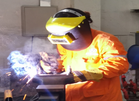 永不褪色的女勞?！浐胄窆倦妰x防腐工程處葉華蘭